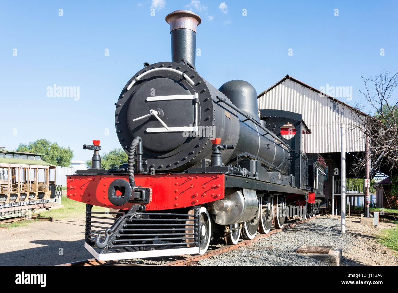 Train à vapeur d'époque dans 'la vieille ville' à la Big Hole, South Circular Road, Kimberley, dans le Nord de la Province du Cap, Afrique du Sud Banque D'Images