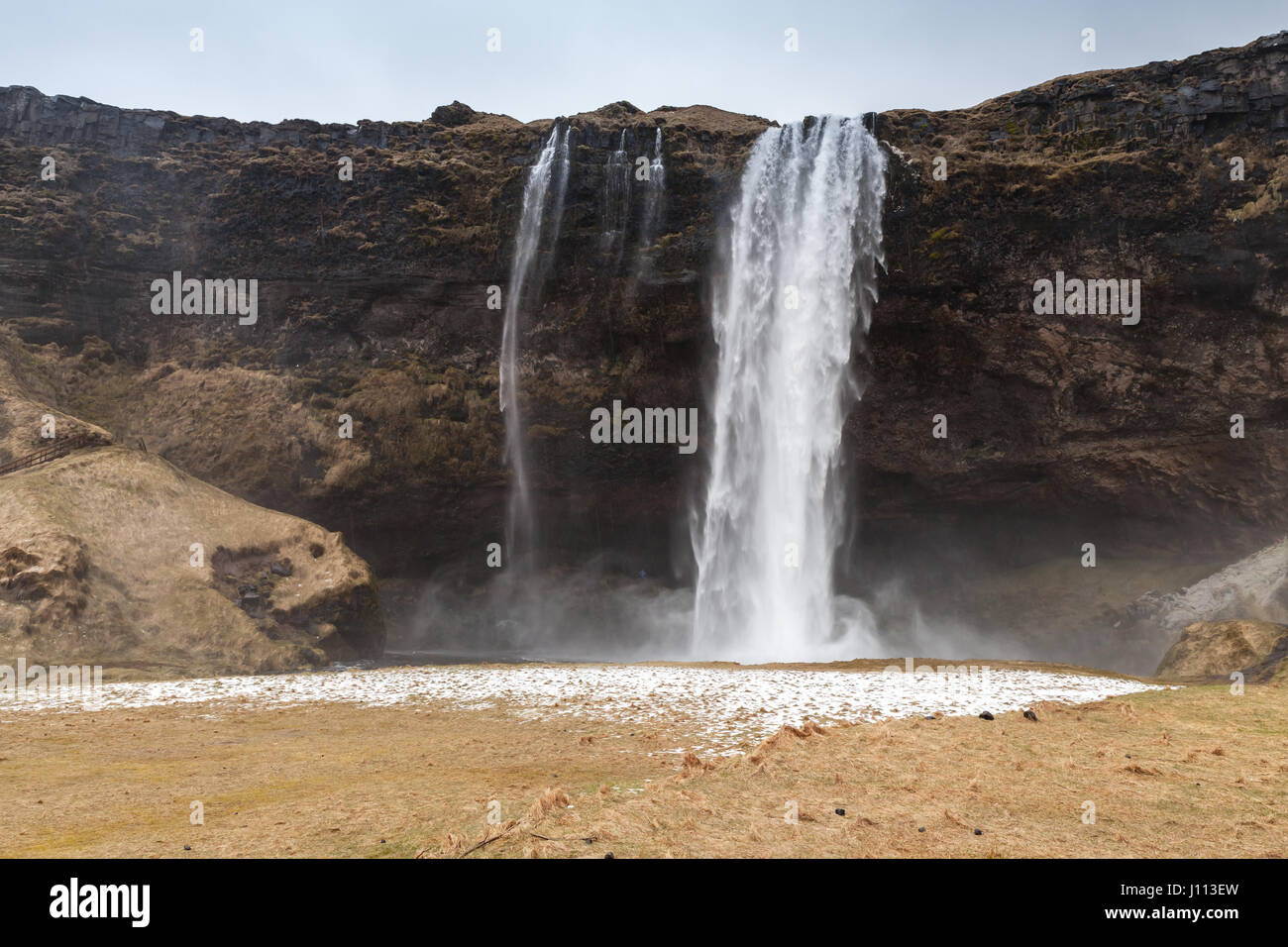 Seljalandfoss cascade, monument de la nature islandaise populaires Banque D'Images