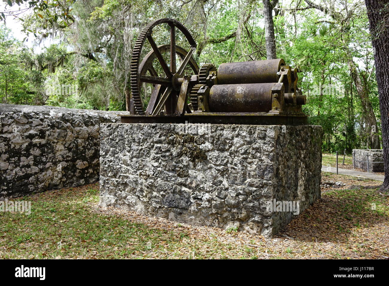 Moulin à rouleaux utilisés pour écraser la canne à sucre, sucre Yulee Mill Ruins Historic State Park, Homosassa, Floride Banque D'Images