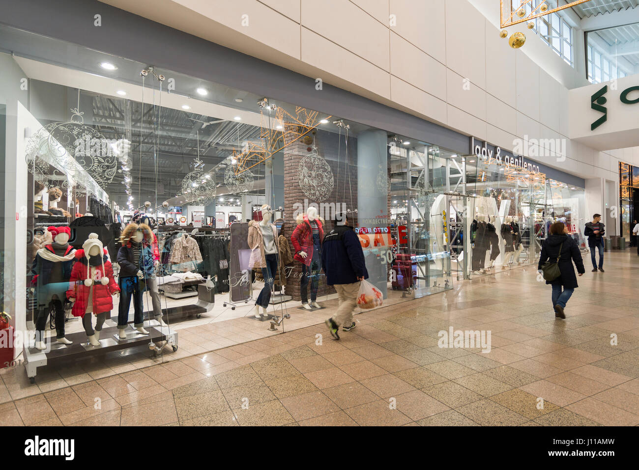 Moscow, Russie - le 22 décembre 2015. L'intérieur du grand centre commercial Mega Banque D'Images