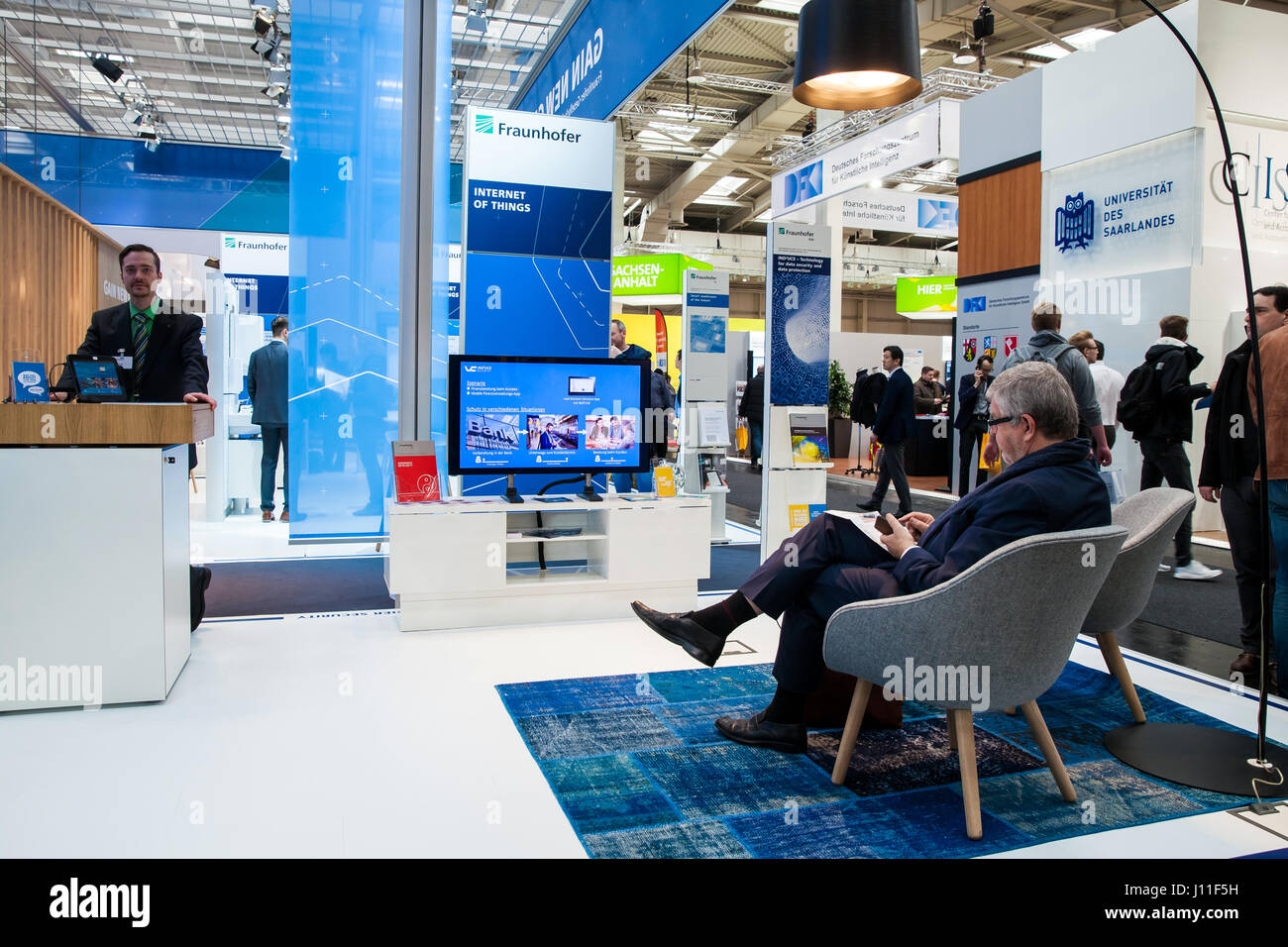 Hanovre, Allemagne - Mars, 2017 : Fraunhofer société stand sur foire-exposition Cebit 2017 à Hanovre, Allemagne. Les chercheurs de Fraunhofer en milieu urbain li Banque D'Images