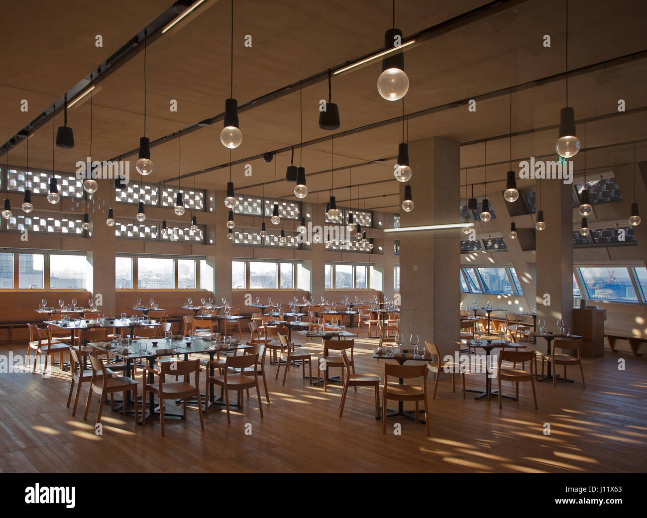 Tate Modern Restaurant de l'interrupteur de prise de jour sans les clients présents, Royaume-Uni, Londres Banque D'Images