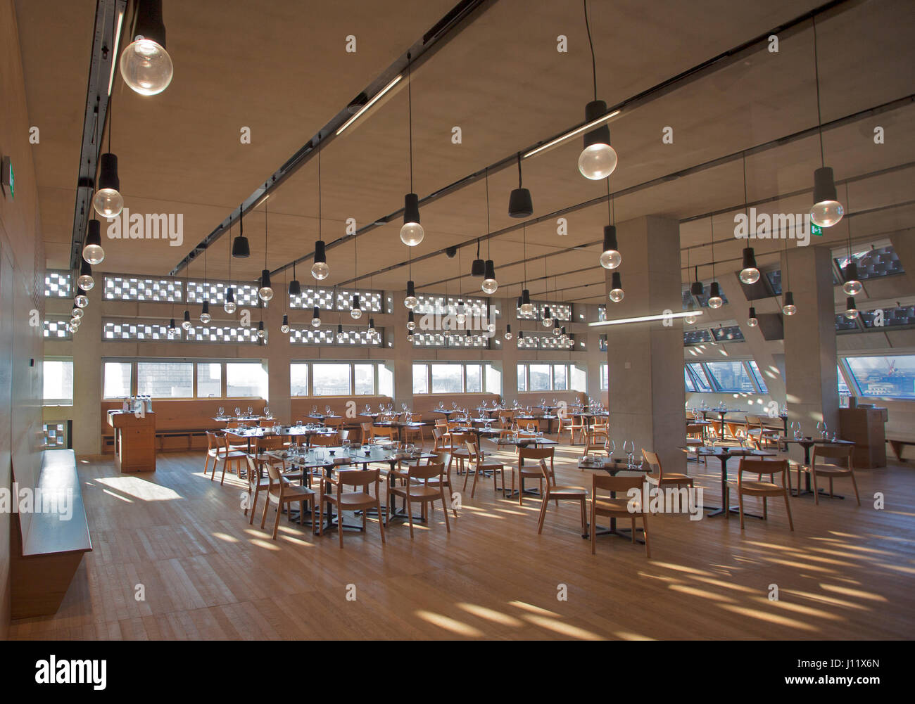 Tate Modern Restaurant de l'interrupteur de prise de jour sans les clients présents, Royaume-Uni, Londres Banque D'Images