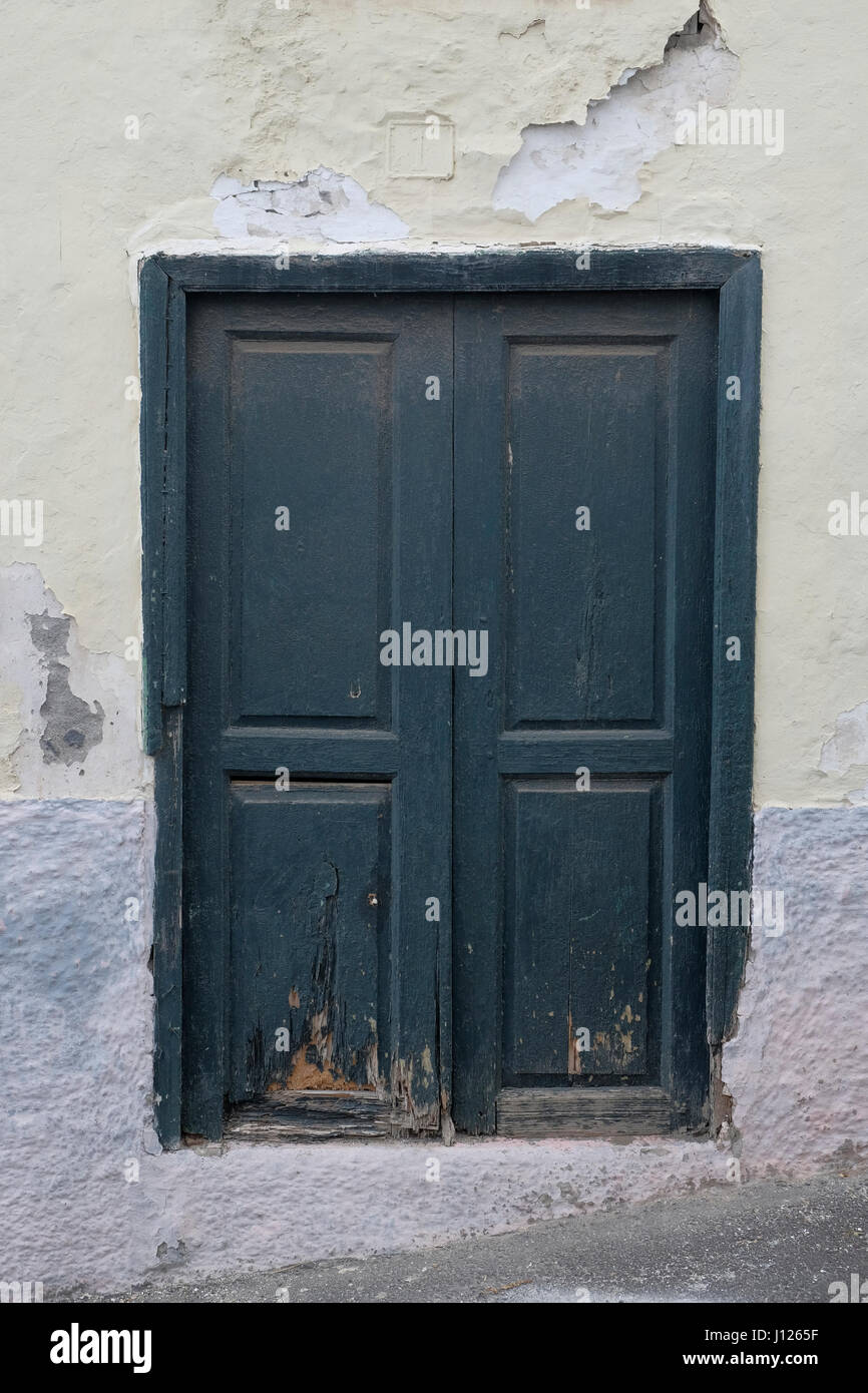 Porte en bois patiné, candelaria, Tenerife, Canaries, Espagne. Banque D'Images