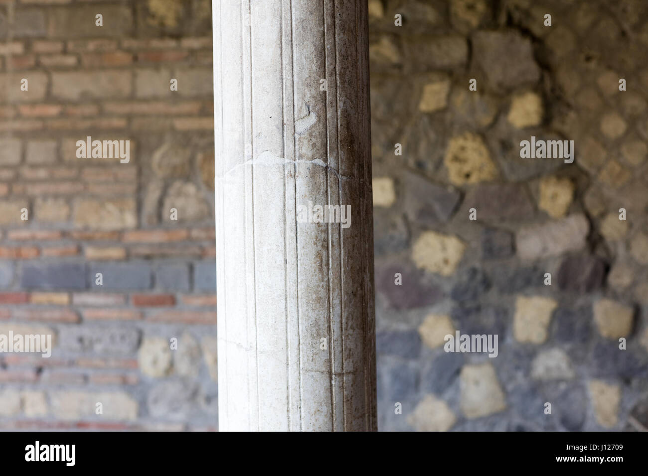 3 avril 2016, Torre Annunziata (Naples, Italie) colonnes de l'ancienne Villa de Poppée dans Oplonti Banque D'Images