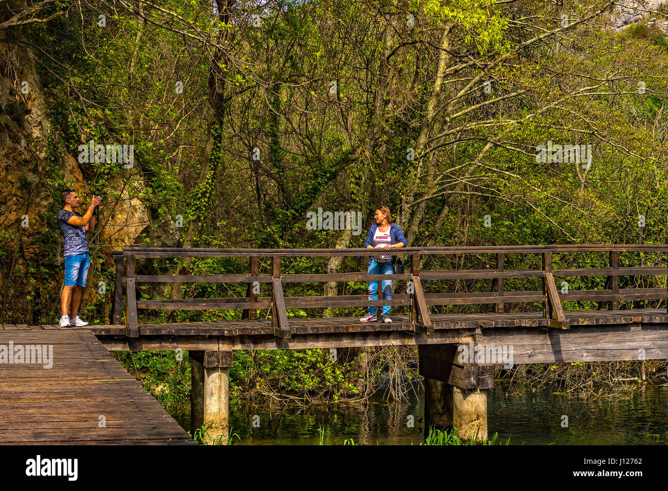 La Croatie Dalmatie Parc National de Krka - Roski slap - pont en bois Banque D'Images