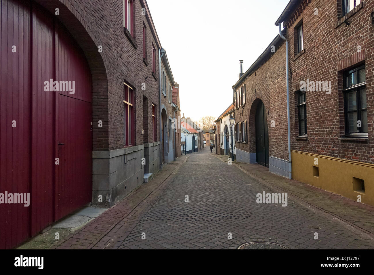 Vue sur la rue historique de Broekstraat avec de vieilles fermes, Sittard province de Limbourg, Pays-Bas, Hollande. Banque D'Images