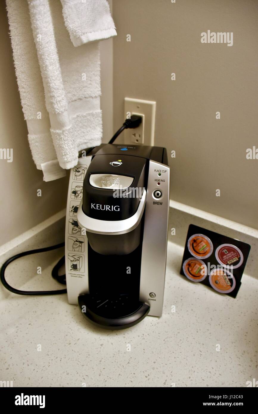 Machine à café Keurig dans chambre d'hôtel Photo Stock Alamy