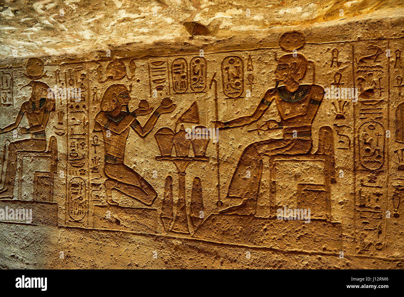 La sculpture sur pierre à l'intérieur Grand Temple de Ramsès II, Abou Simbel temples, l'Egypte, l'Afrique Banque D'Images