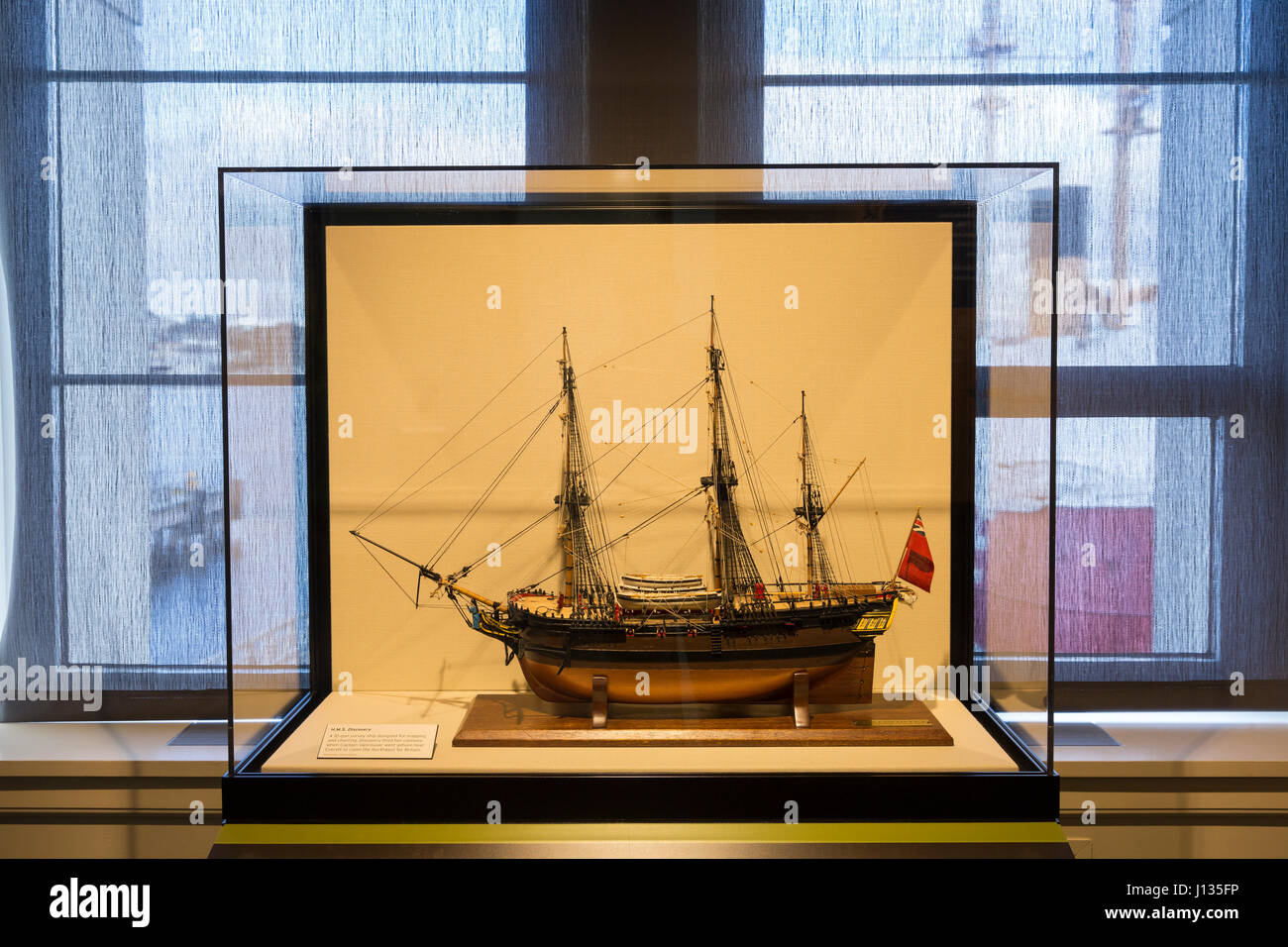 Seattle, Washington : Musée d'histoire et de l'industrie. Modèle réduit de navire du capitaine George Vancouver's H.M.S. Découverte sur l'affichage dans le vrai Nord-ouest de la mer : Banque D'Images