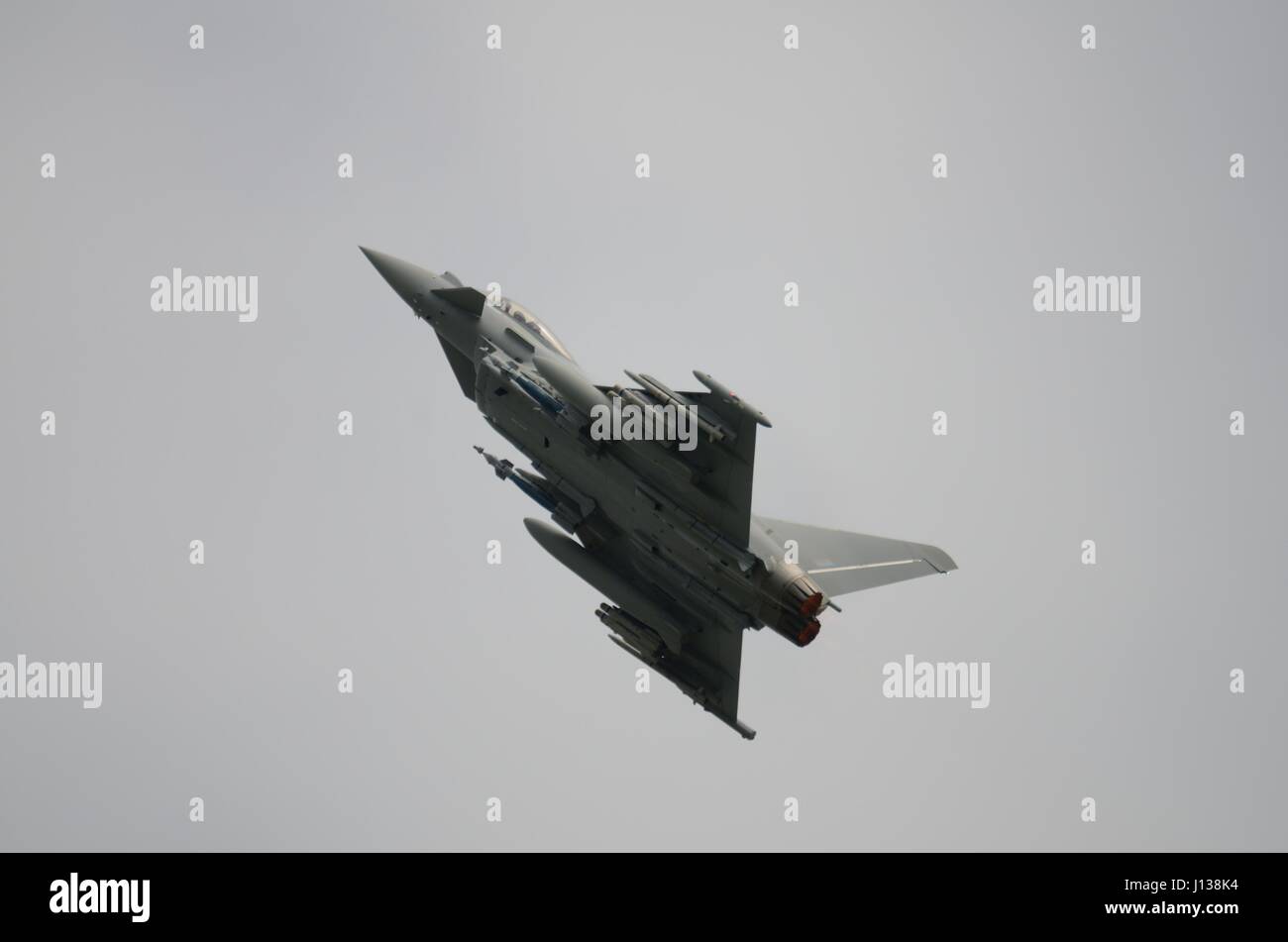 L'Eurofighter Typhoon de la RAF RGF.4 de chasse avec arme charger plein Banque D'Images