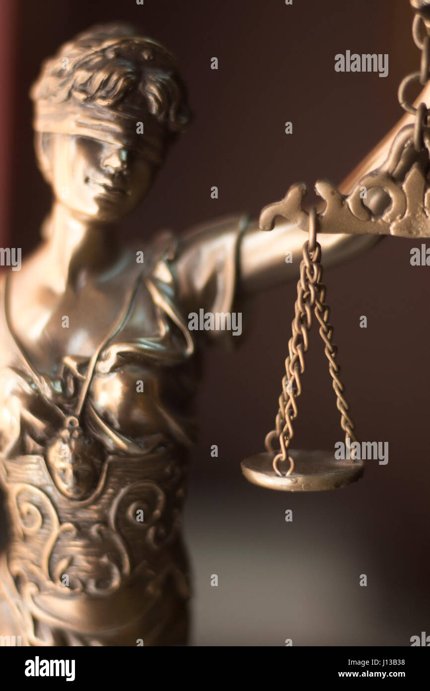 Statue de Lady Justice - Sculpture d'avocat en résine, décoration à l'échelle équilibrée | Figure d'équité grecque avec symbole de l'épée pour bureau juridique, placement d'ornement de droit de droit Statue de Lady Justice - Sculpture d'avocat en résine, décoration à l'échelle équilibrée | Figure d'équité grecque avec symbole de l'épée pour bureau juridique, placement d'ornement de droit de droit