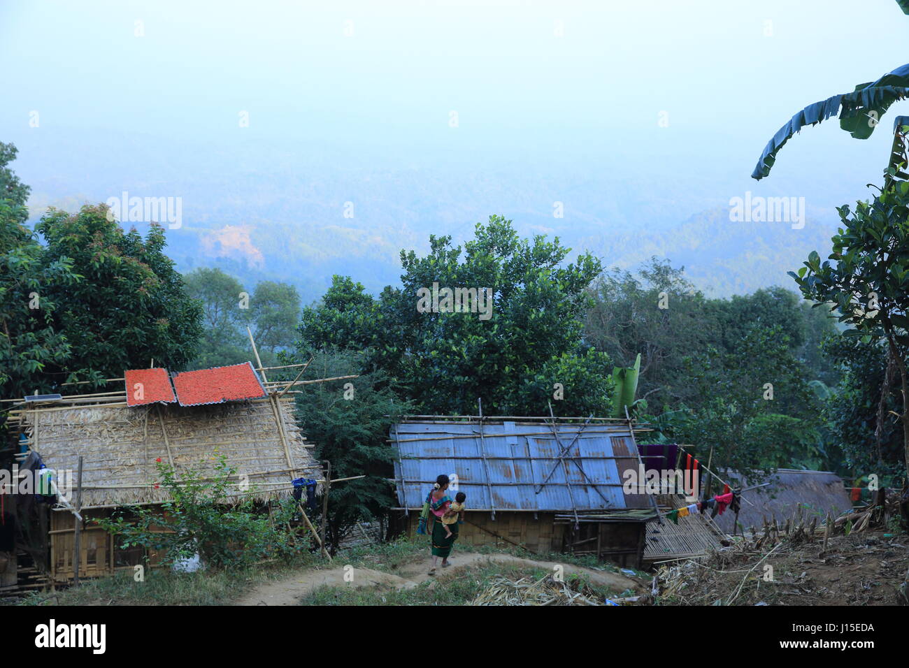 Au village ethnique sur le haut de la colline près de la vallée de Konglak Sajek à Rangamati, au Bangladesh. Banque D'Images