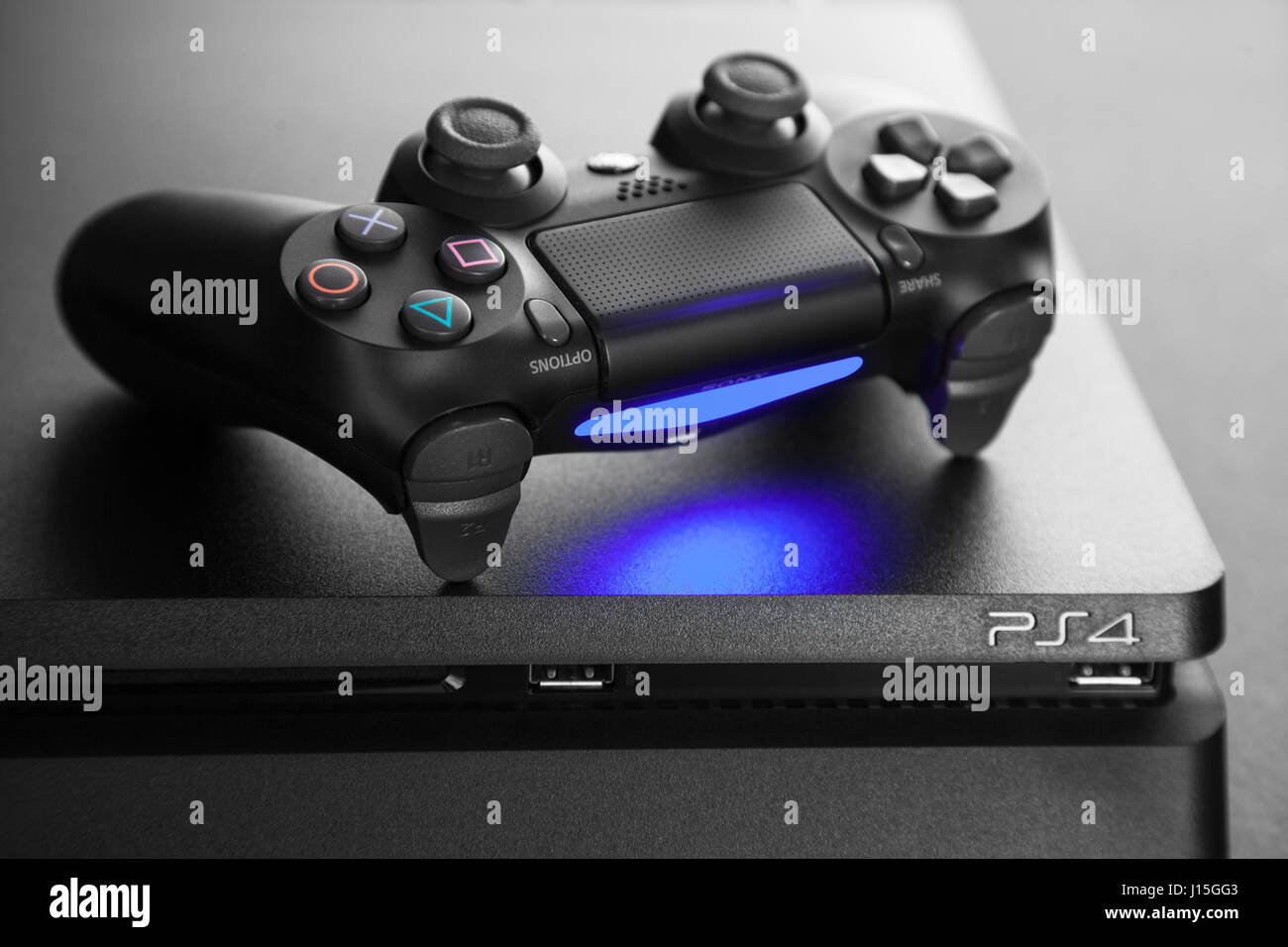 Console de jeu Playstation 4 Banque D'Images