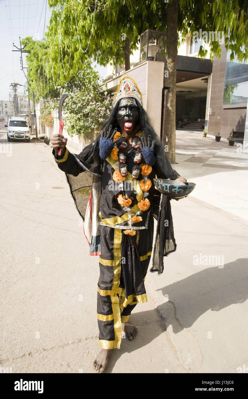 Femme déguisée en déesse Kali, vrindavan, Uttar Pradesh, Inde, Asie Banque D'Images