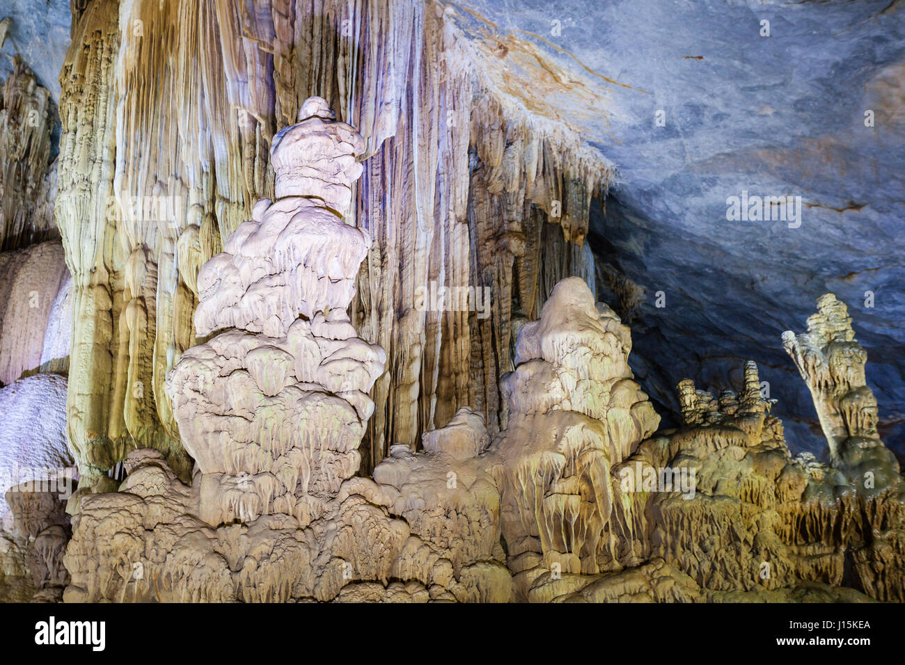 Le Parc National Ke Bang, Phong Nha, Vietnam - 9 mars 2017 : l'intérieur de Paradise Cave (Grotte Thien Duong) Banque D'Images