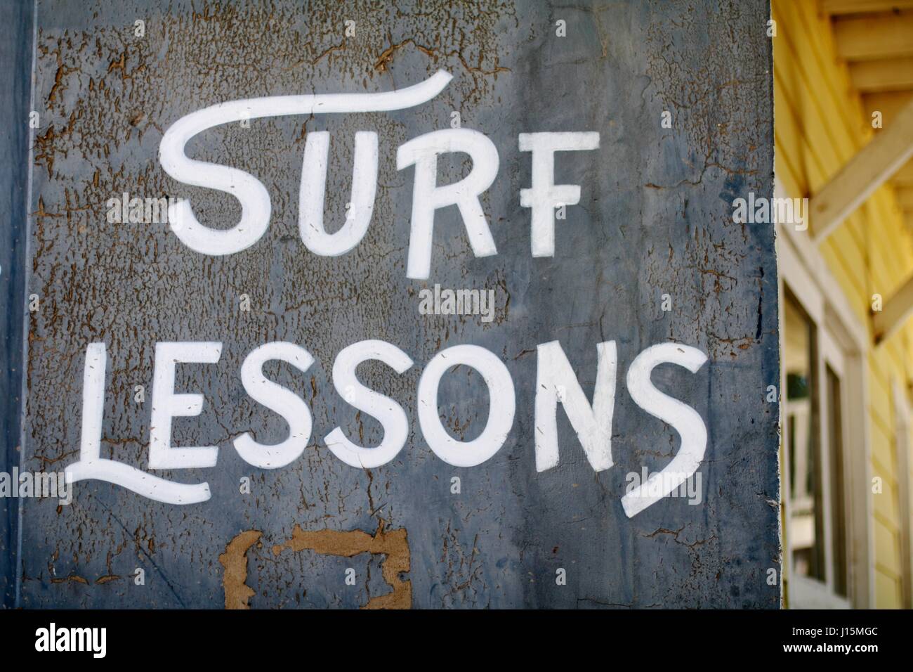 Des cours de surf de publicité signe avec vintage typographie Banque D'Images