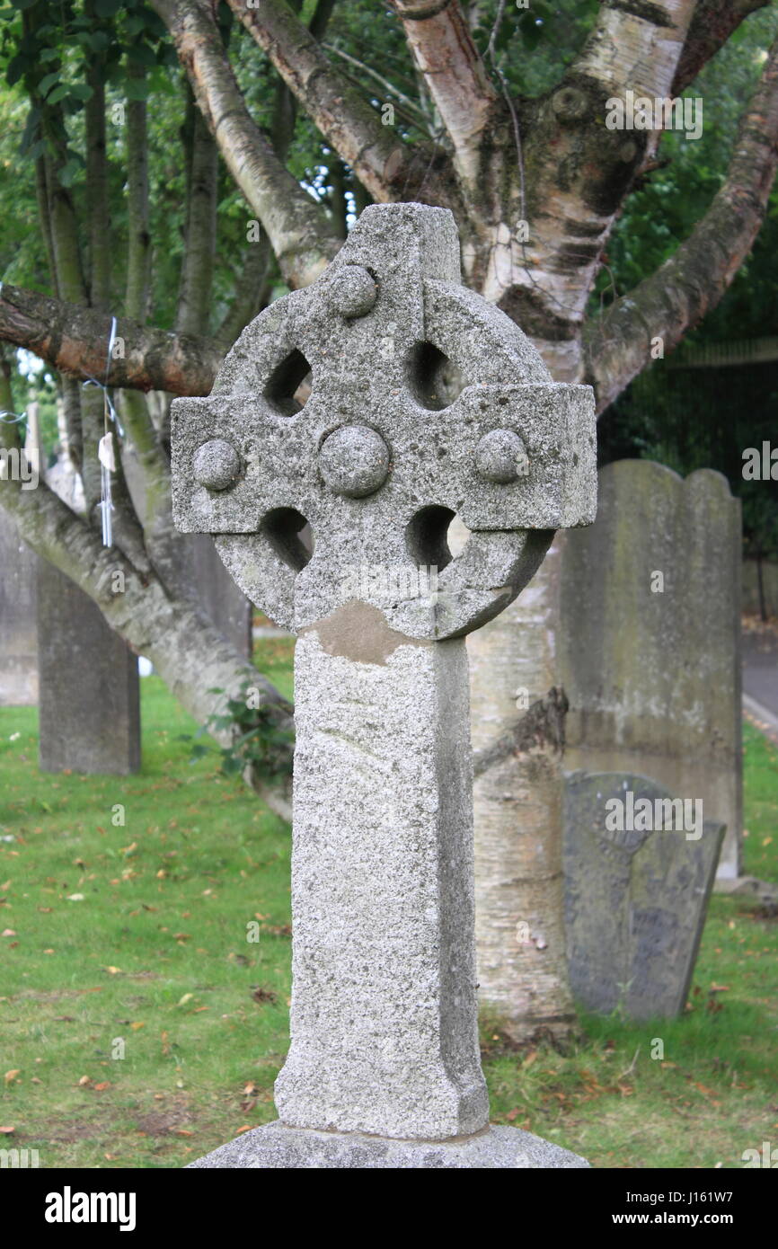 Croix celtique dans un cimetière des Irlandais Banque D'Images