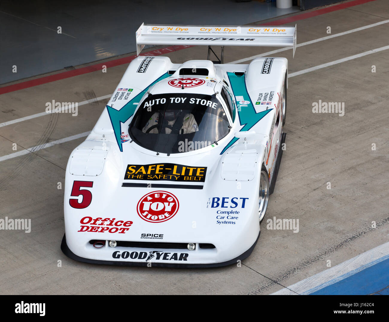 Un Spice-Chevrolet SW90P Voiture de course du groupe C, à quitter le puits International, au cours de la Journée des médias, Silverstone Classic 2017 Banque D'Images