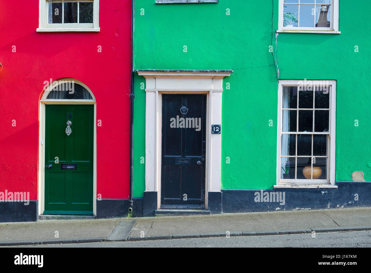 Maison colorée, vue sur les maisons colorées de Bridge Street dans le centre de la ville de Suffolk de Bungay, Angleterre, Royaume-Uni Banque D'Images