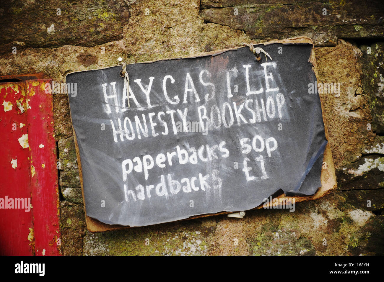 Château de Hay honnêteté bookshop signe à Château de Hay, Hay on Wye, Powys, Wales UK Banque D'Images