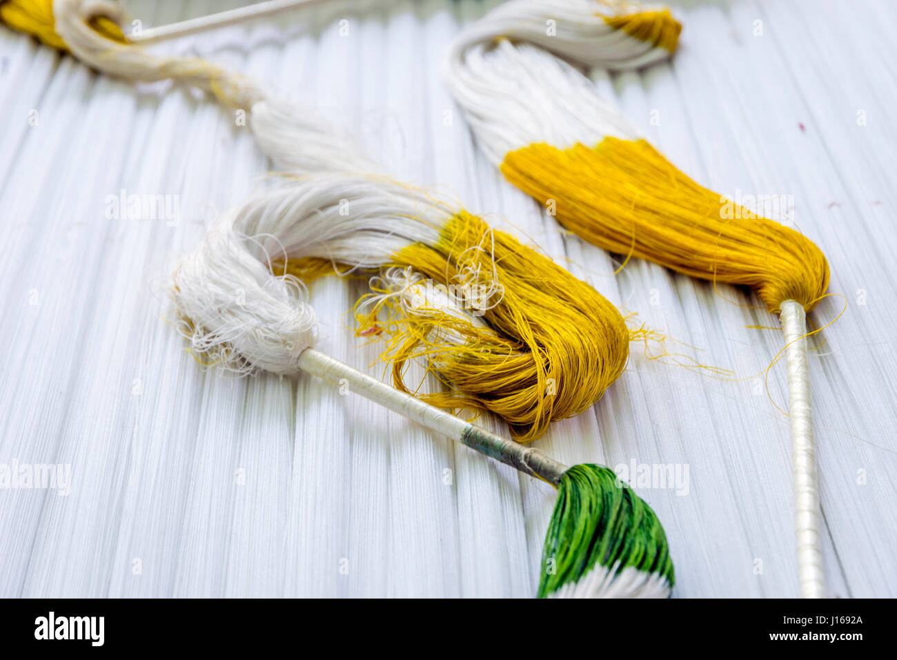 L'ouzbek traditionnel processus de mort de soie et la production de tissus, de l'Ouzbékistan Banque D'Images