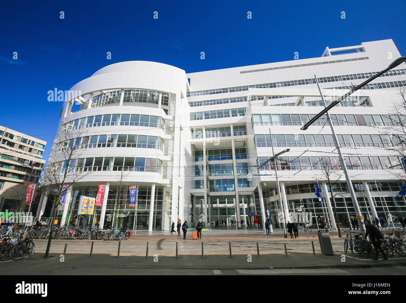L'Hôtel de Ville de La Haye est l'hôtel de ville de La Haye, aux Pays-Bas. Il a été conçu en 1986 par l'architecte américain Richard Meier et achevé en 1995. Banque D'Images