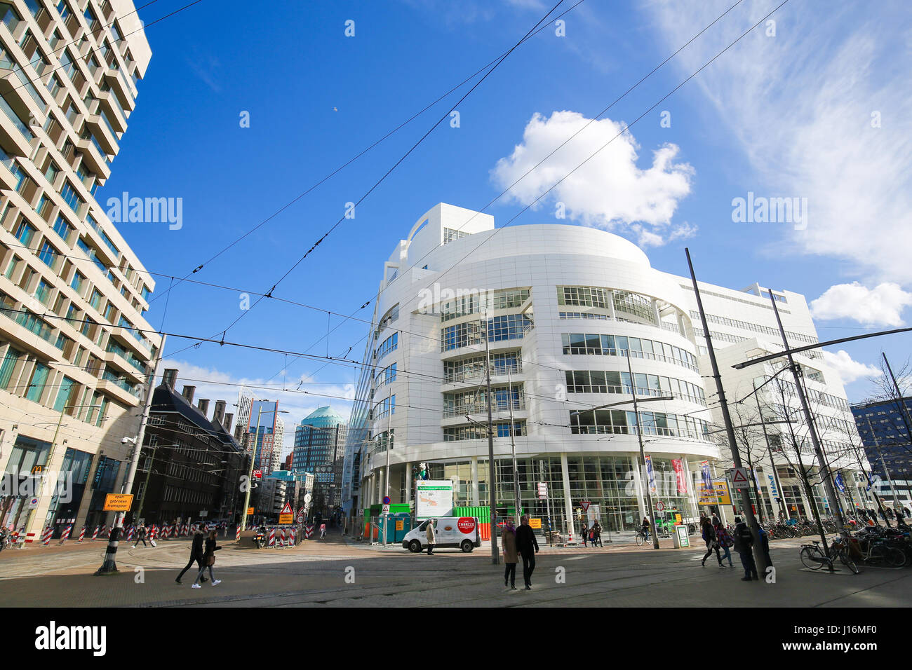 L'Hôtel de Ville de La Haye est l'hôtel de ville de La Haye, aux Pays-Bas. Il a été conçu en 1986 par l'architecte américain Richard Meier et achevé en 1995. Banque D'Images