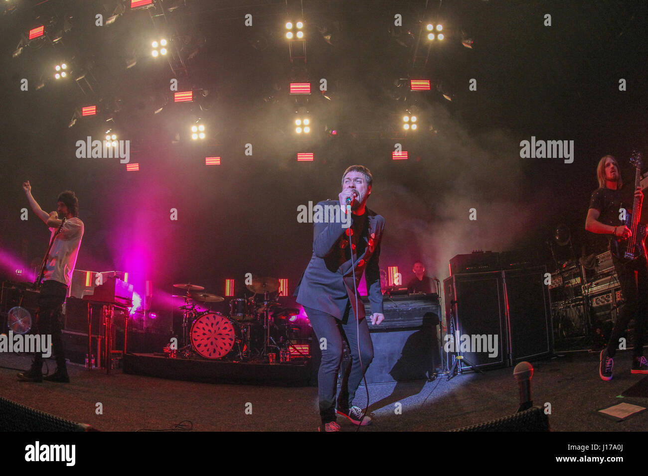 Londres, Royaume-Uni. 18 avril, 2017. Kasabian en live sur la scène du Forum O2 à Londres. Date de la photo : le mardi 18 avril, 2017. Credit : Roger Garfield/Alamy Live News Banque D'Images