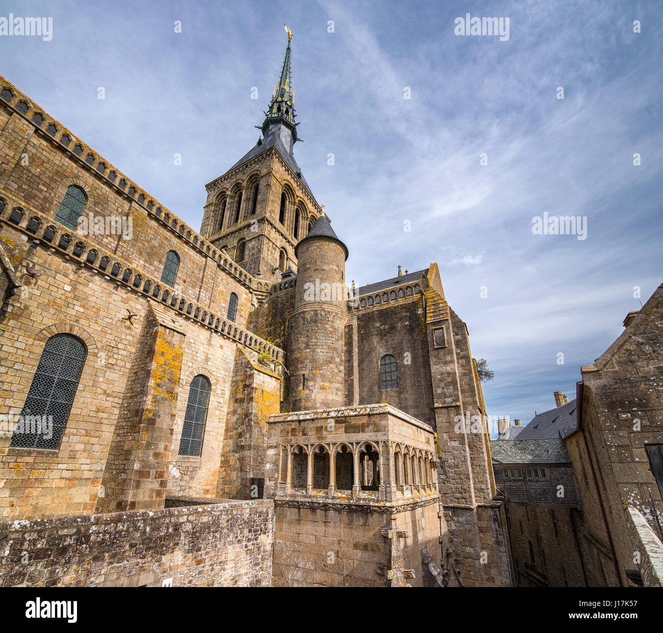 Décorées d'or en haut de spire abbaye Saint-Michel, France Banque D'Images