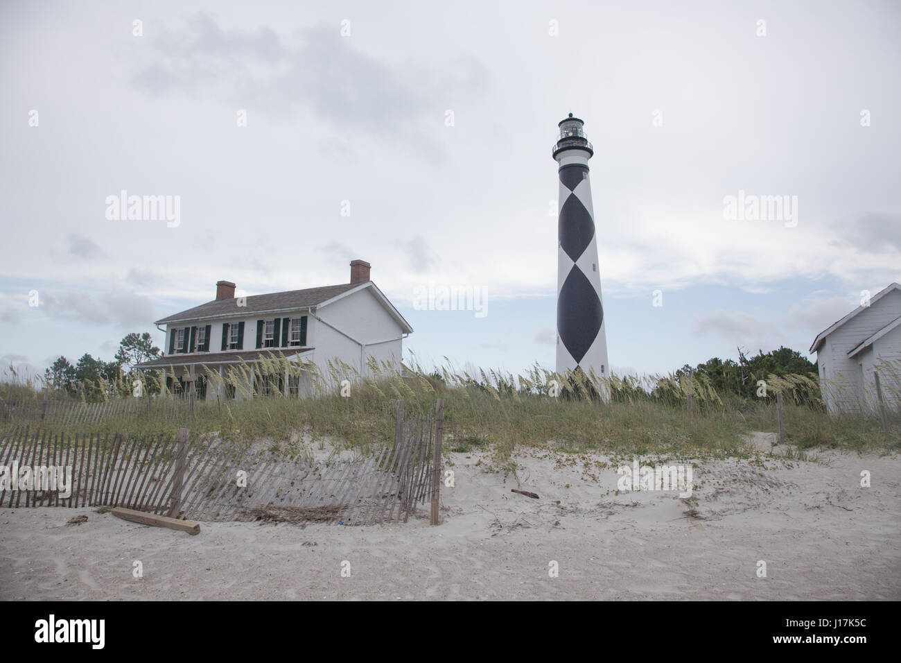 Cape Lookout lighthouse et des dunes de sable, Caroline du Nord Outer Banks Banque D'Images
