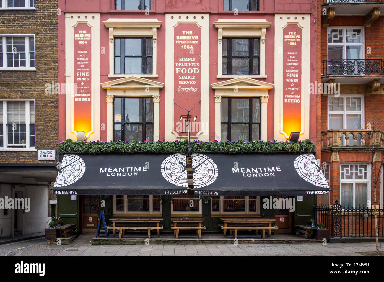 Le pub Beehive, Crawford Street, Marylebone, London, UK. Public house, bar, London pub Banque D'Images