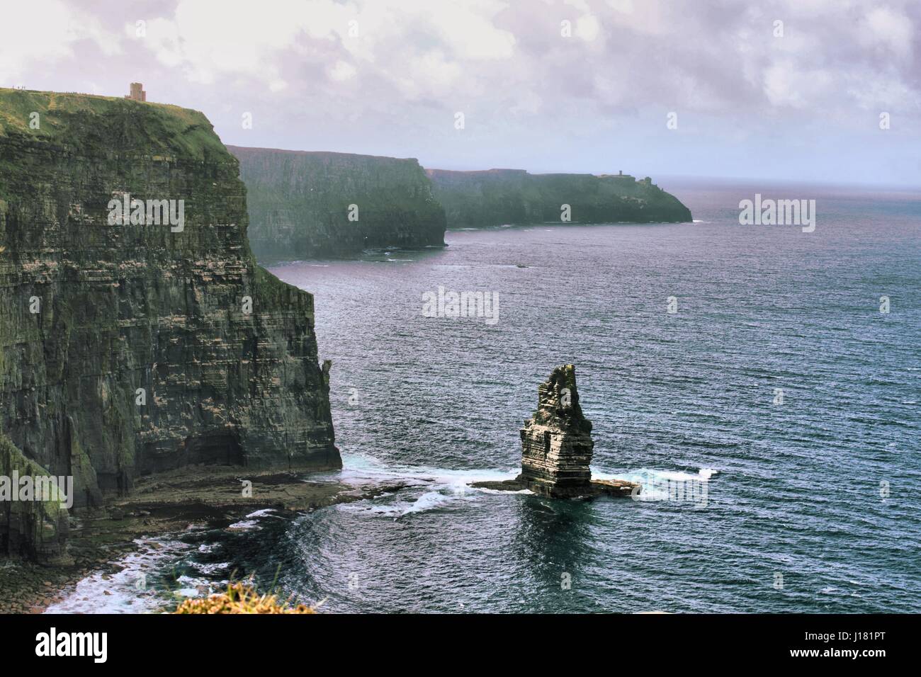 Falaises de Moher. Le comté de Clare, Irlande - HDR Banque D'Images