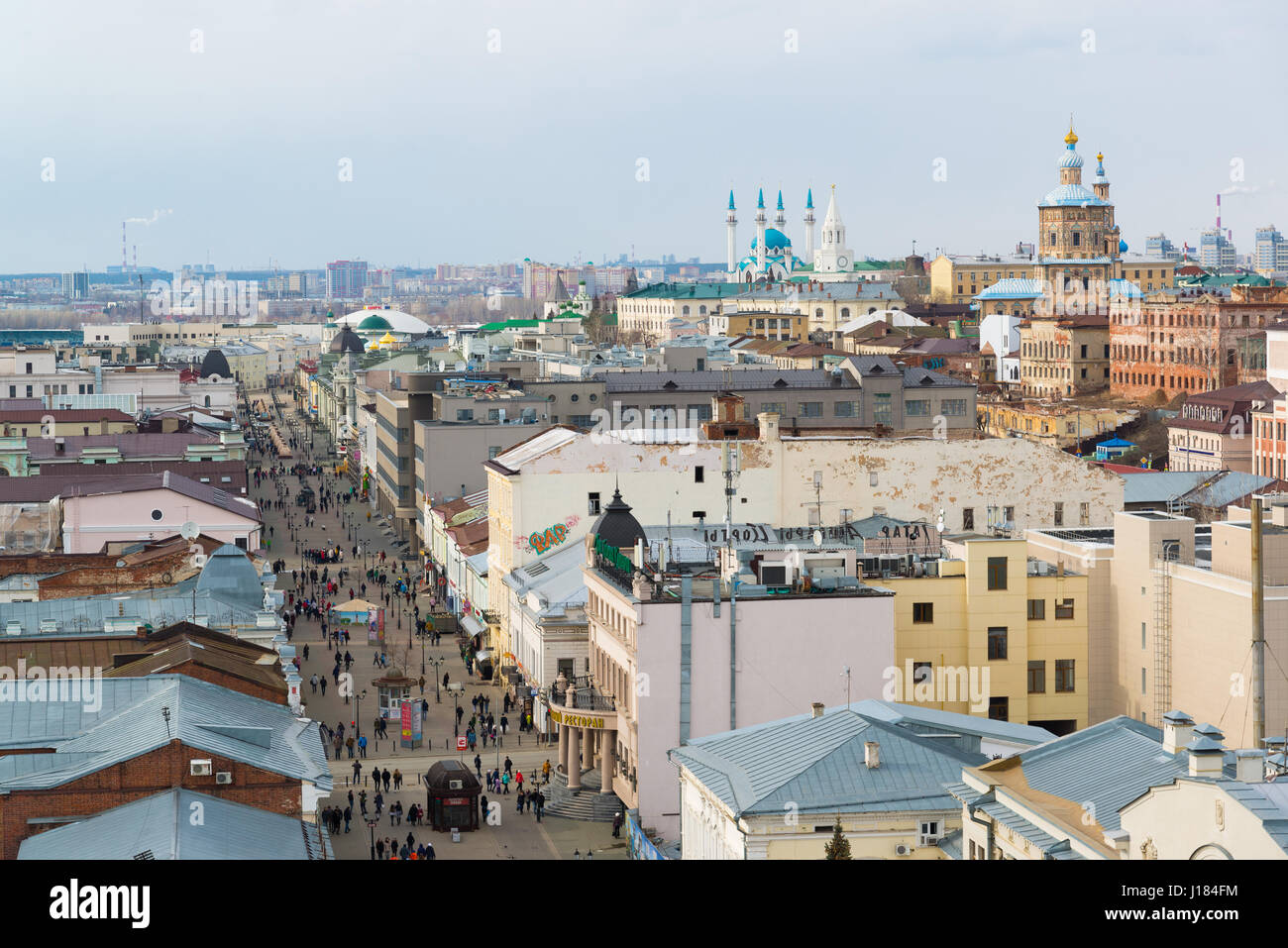 Kazan, Russie - Mars 28,2017. Vue de dessus du centre historique et du Kremlin Banque D'Images