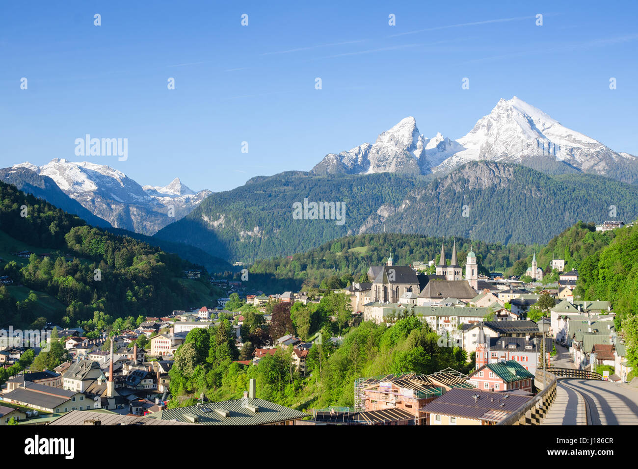 Paysage Pastoral de petite commune Berchtesgaden et des sommets enneigés de la montagne Watzmann dans le sud de la Bavière Banque D'Images