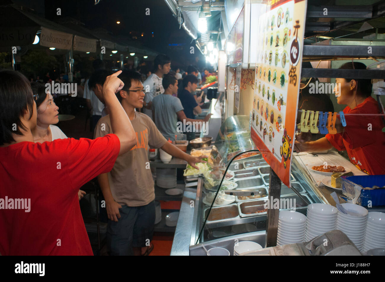 Le quartier chinois de la rue du marché de nuit, à Singapour, en Asie du sud-est, l'Asie Banque D'Images