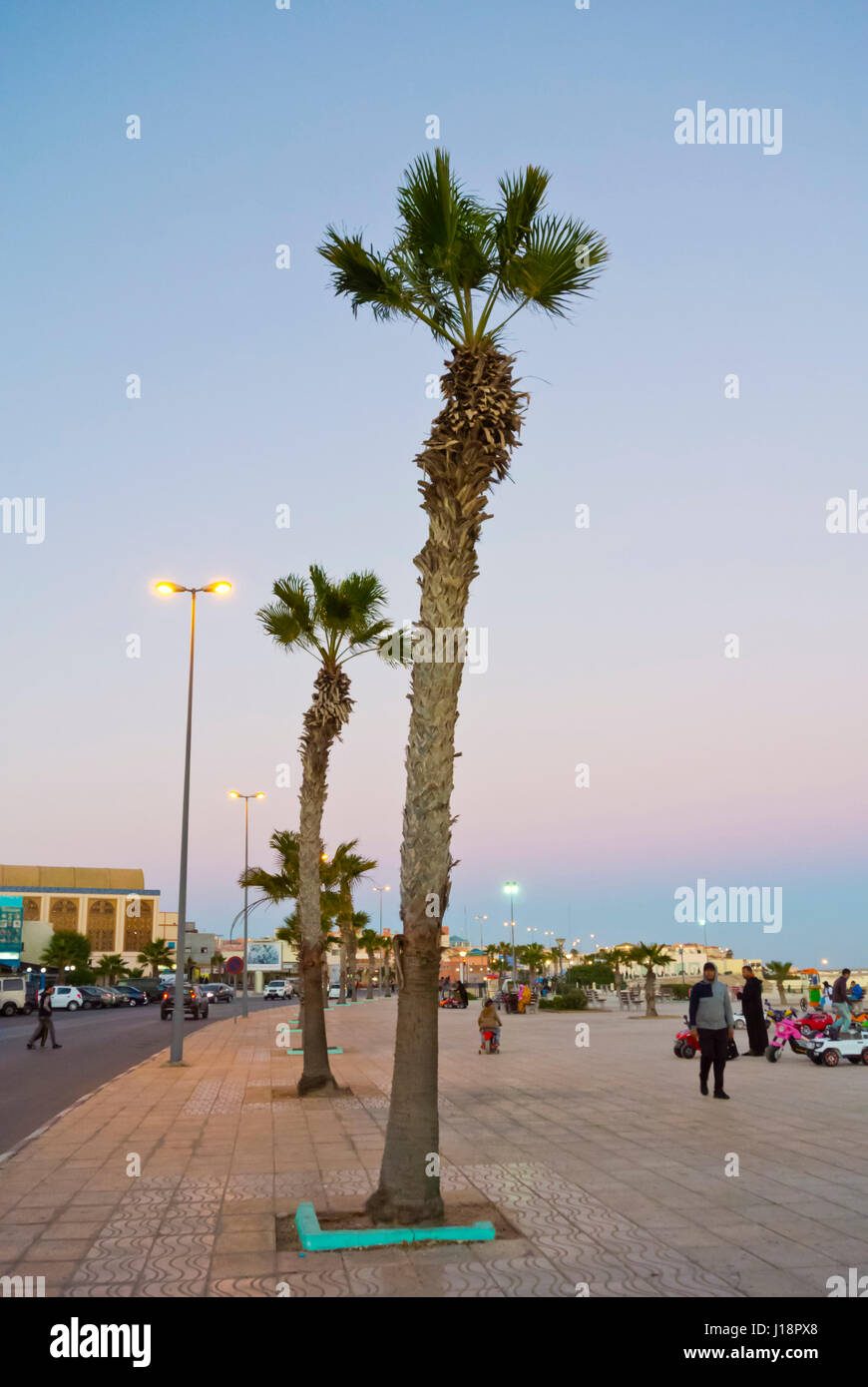 Promenade en bord de mer, Dakhla, Sahara occidental, administré par le Maroc, l'Afrique Banque D'Images