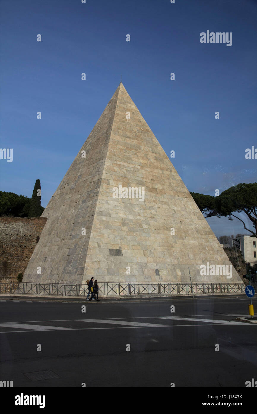 Pyramide de Cestius, Rome, Italie Banque D'Images