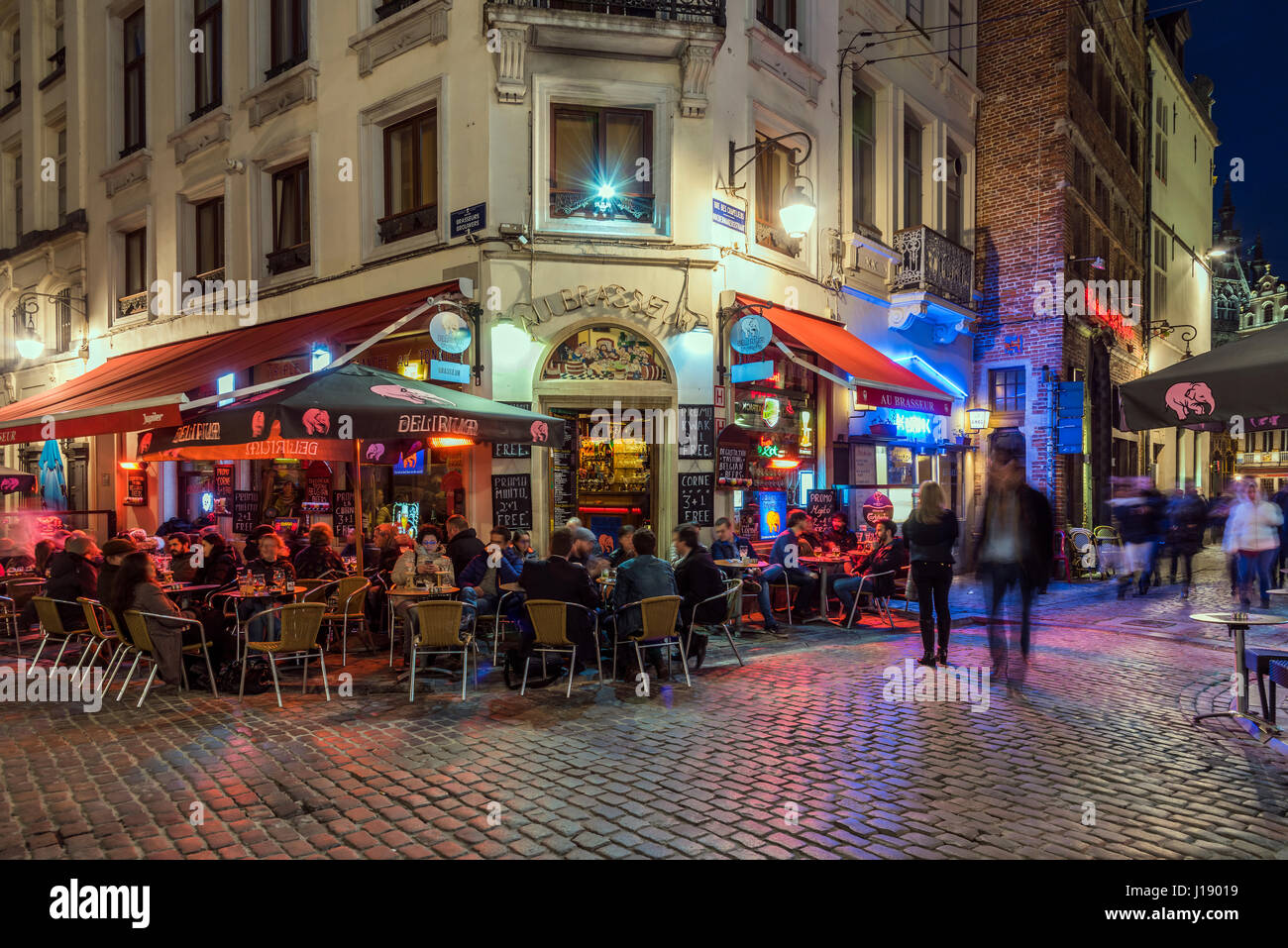 Scène de rue de nuit à Bruxelles, Belgique Banque D'Images
