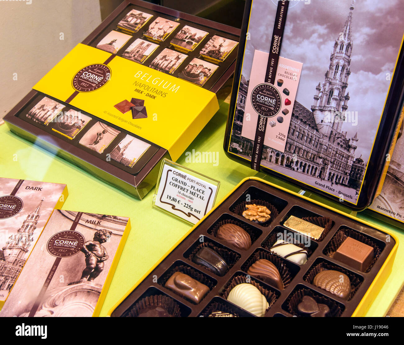 Pralines Belge et chocolat en vente dans une boutique de chocolat à Galeries St-Hubert, Bruxelles, Belgique Banque D'Images