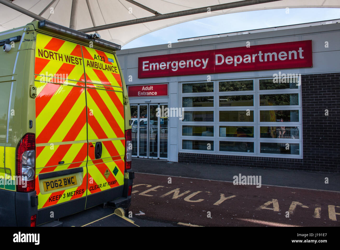 L'Hôpital Royal Preston Preston, Lancashire, Royaume-Uni 2 septembre 2016 à l'extérieur d'une Ambulance&E Banque D'Images