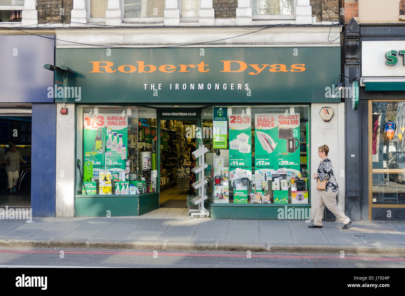 Robert Dyas forgerons store sur Earl's Court Road à Londres. Banque D'Images