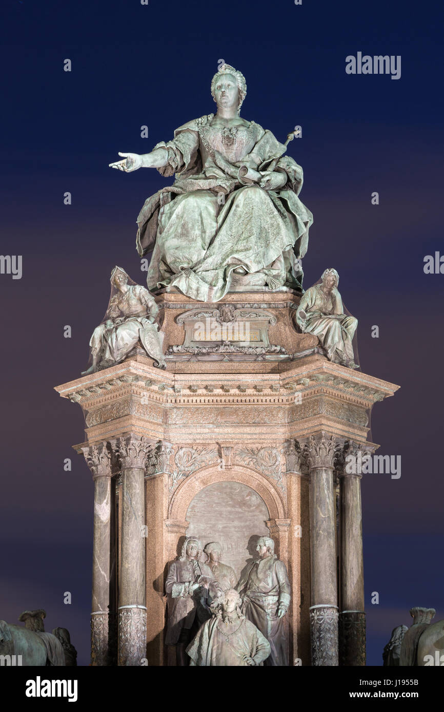 Maria-Theresien-Monument au crépuscule, Maria-Theresien-Square, Vienne, Autriche Banque D'Images