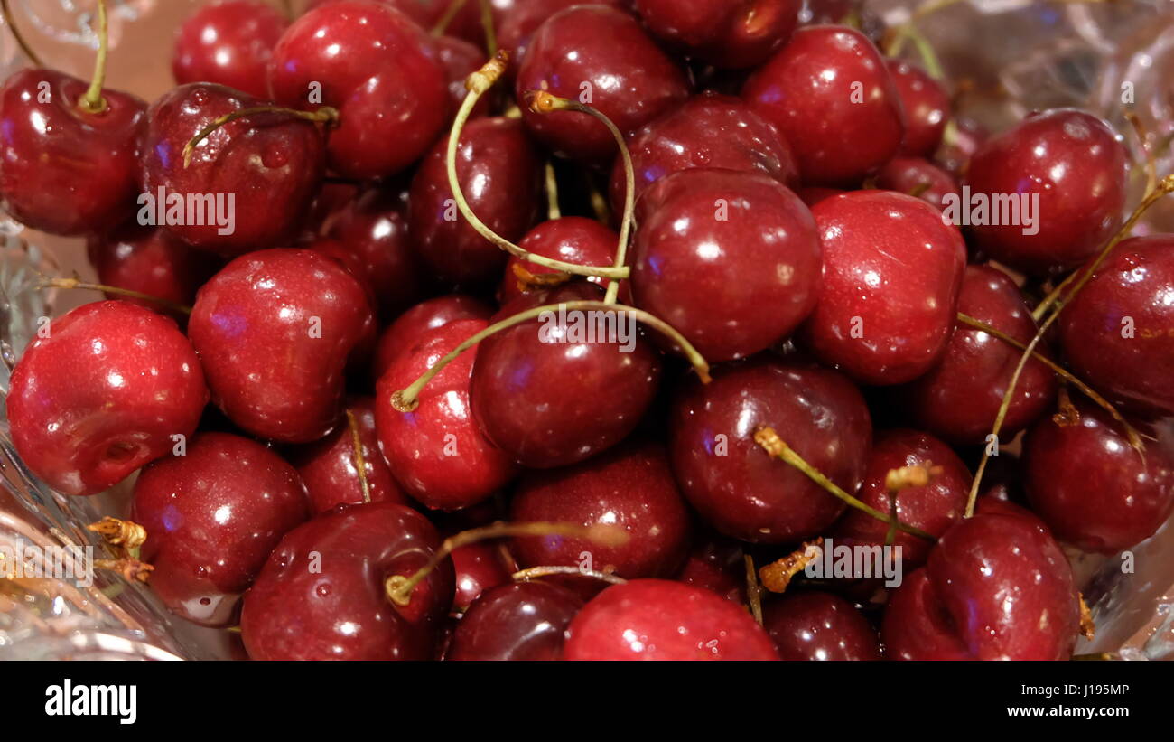 Cerises rouges juteuses Banque de photographies et d’images à haute ...