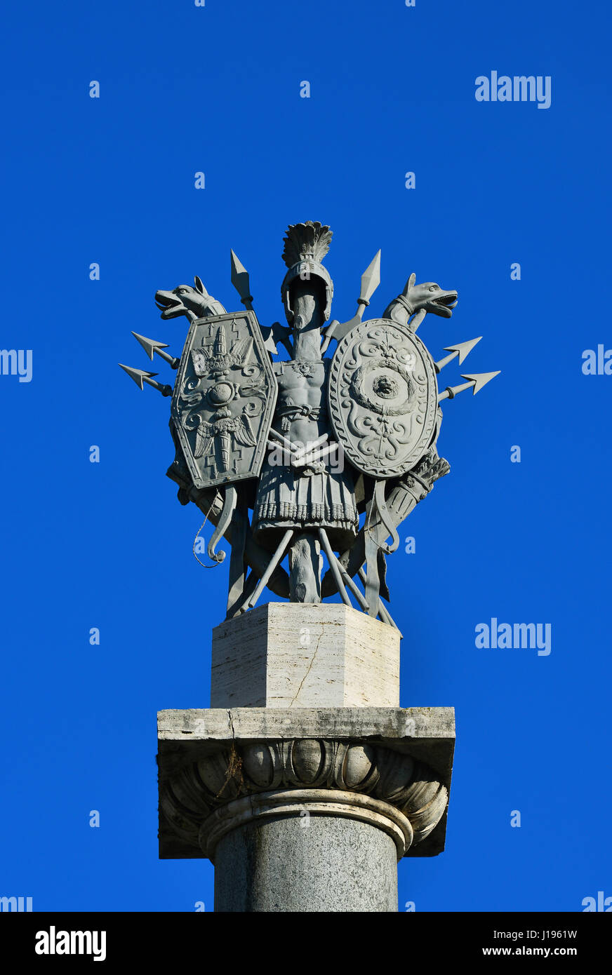 Anciennes armes et armures du modèle néoclassique monument à la Place du Peuple à Rome Banque D'Images
