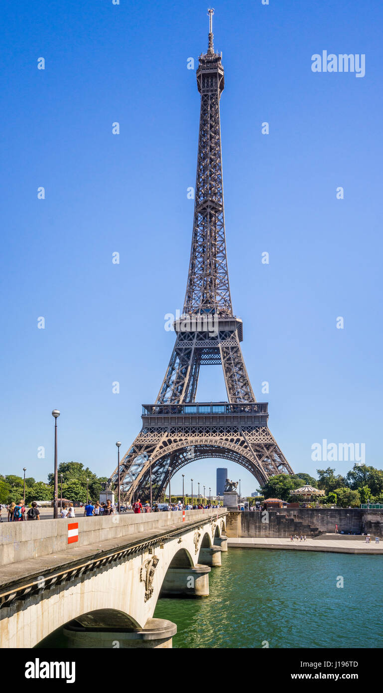 France, Paris, Seine et Pont d'Iéna avec vue sur la Tour Eiffel Banque D'Images