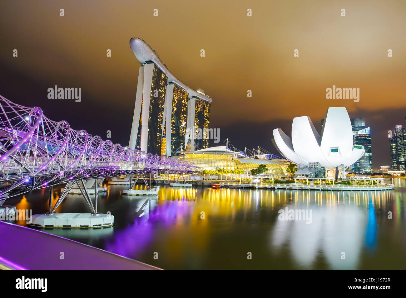 MARINA BAY, SINGAPOUR - Jan 20, 2017 : Paysage d'Helix bridge et Marina Bay Sands à Singapour. Banque D'Images