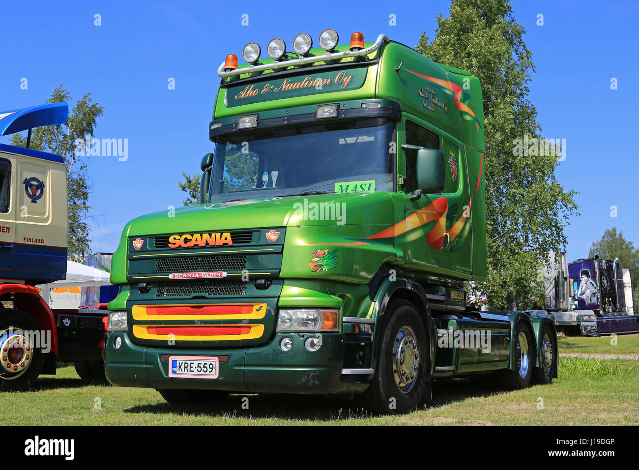 Porvoo, Finlande - le 2 juillet 2016 : livre vert de camion Scania aho & nuutinen oy avec cabine classiques sur Riverside réunion 2016 camion. Banque D'Images