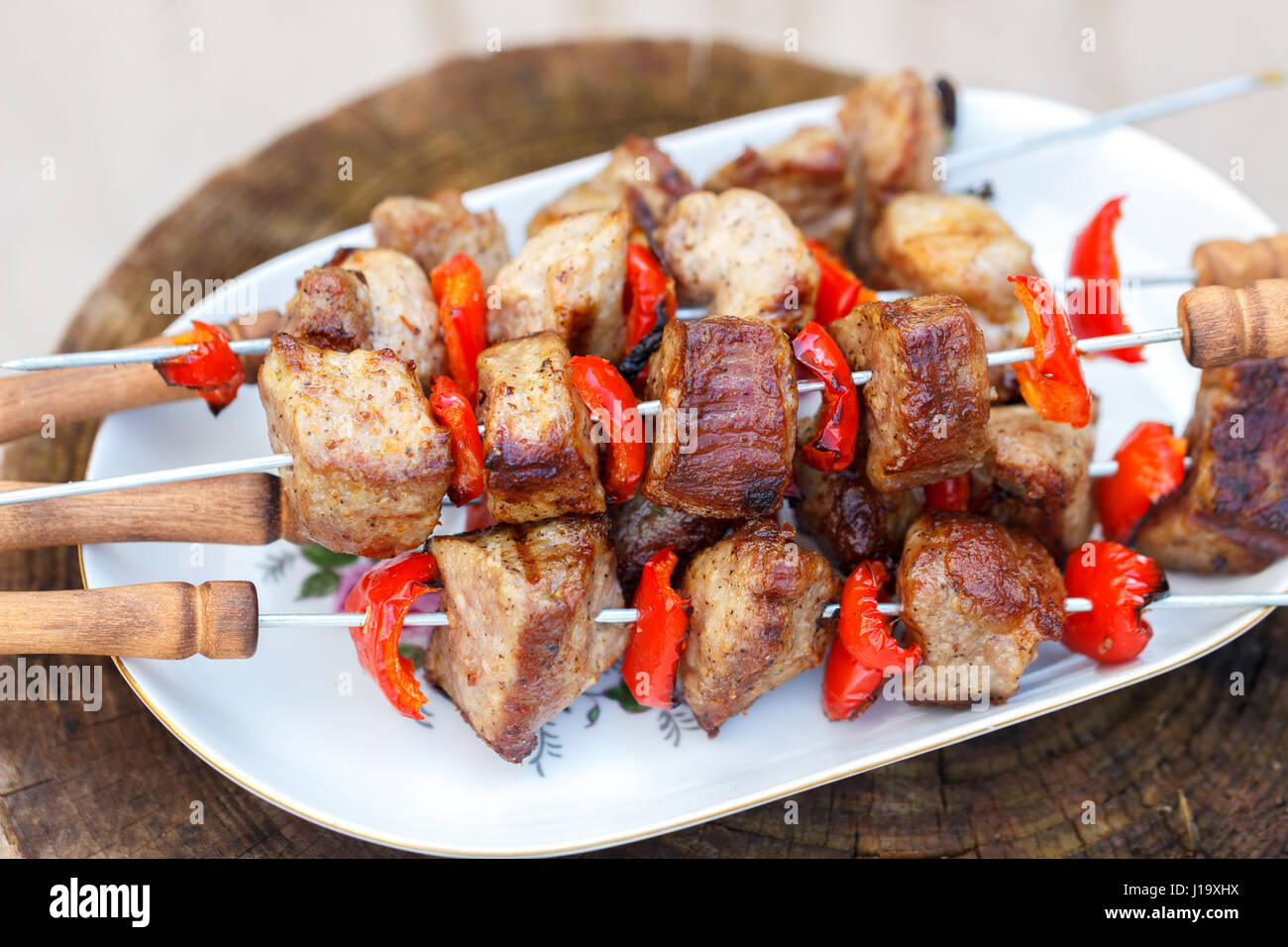 La viande de porc mariné, cuit barbecue extérieur. Fête du Printemps Banque D'Images