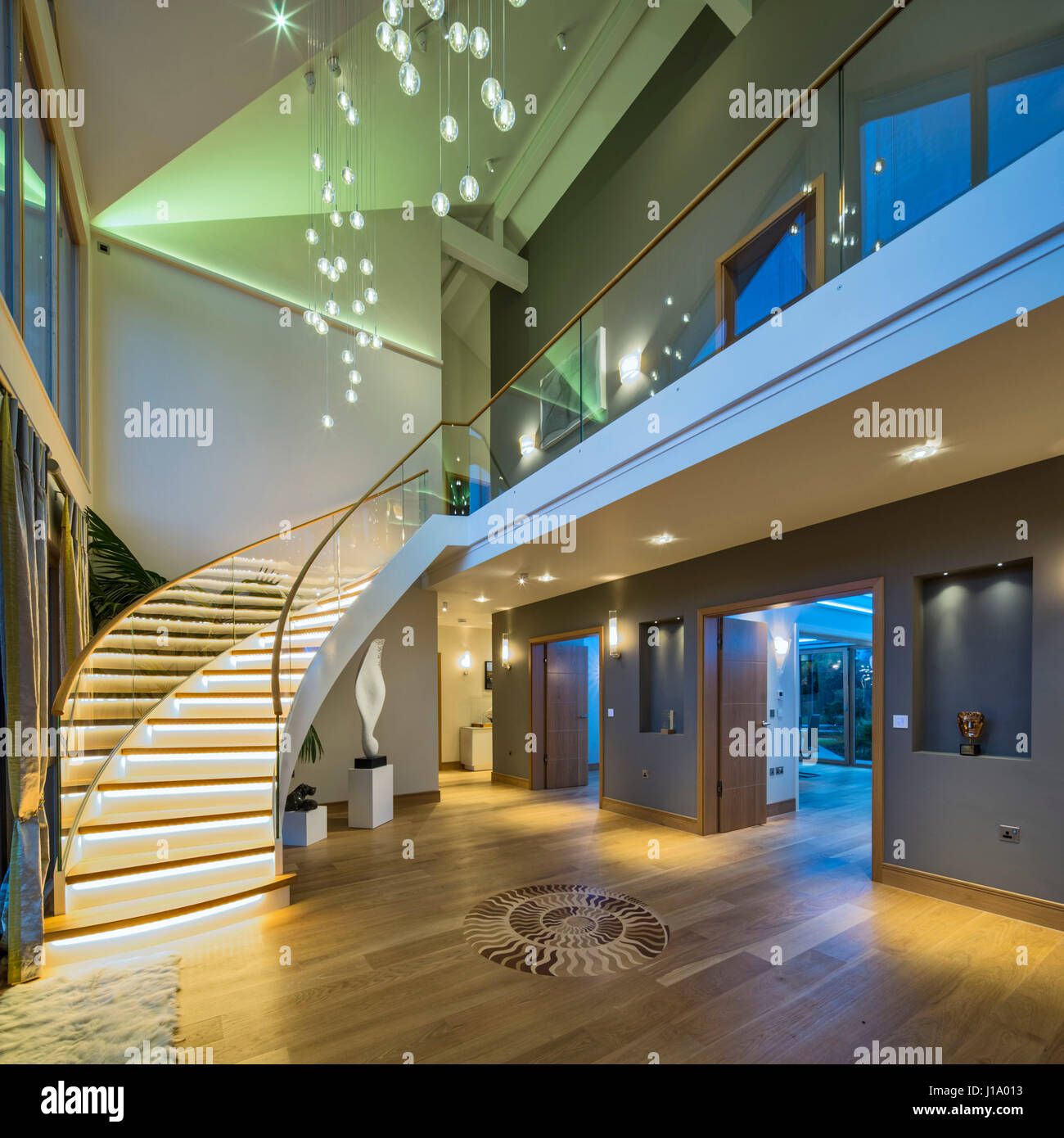 Hall d'entrée avec l'éclairage. Hotel strasshofer - Maison modulaire, NA,  Royaume-Uni. Architecte : Hotel Resch, 2017 Photo Stock - Alamy